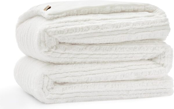 UGG Kenzie Comforter Set with 2 Pillow Shams Plush Faux Fur Blanket Bedding Soft Warm Reversible Down Alternative Washable Hypoallergenic for Bedroom, King/California King, White Snow - Image 2
